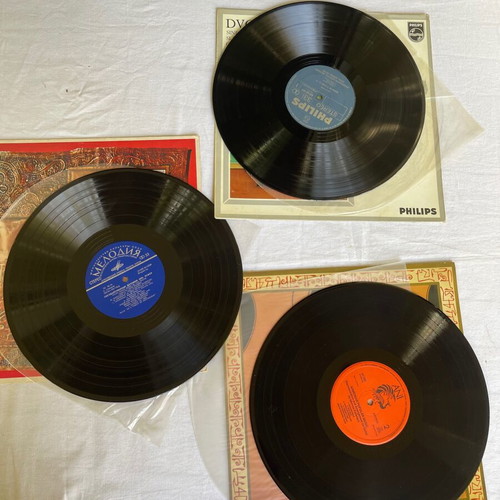 Set of 5 vinyl records used, traditional music