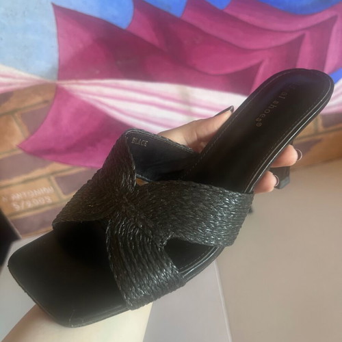 Ideal Shoes black women's mules with woven raffia style, size 41, like new