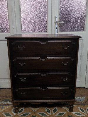 Vintage dresser in like-new condition