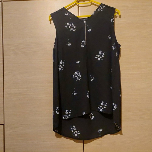 Black blouse with white flowers and silver zipper XL like new