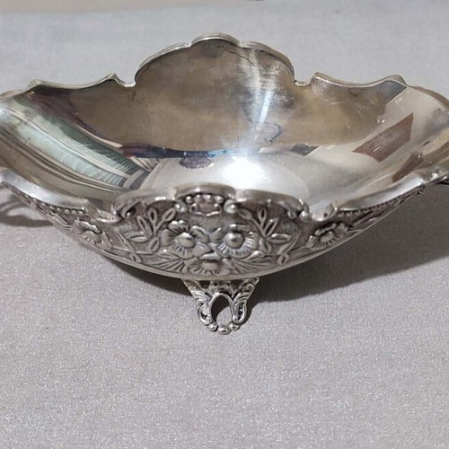 Vintage decorative bowl like new with embossed floral design