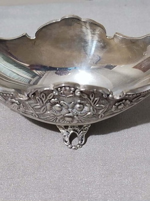 Vintage decorative bowl like new with embossed floral design