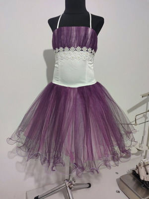 Bridesmaid dress like new for girl 5-6 years old, white and purple