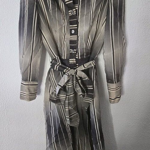 Dress like new black and beige with buttons and belt