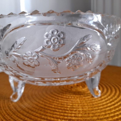 Crystal bowl on legs from the 1970s, like new