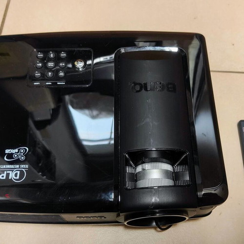 BenQ MP515 projector used with remote and new replacement lamp