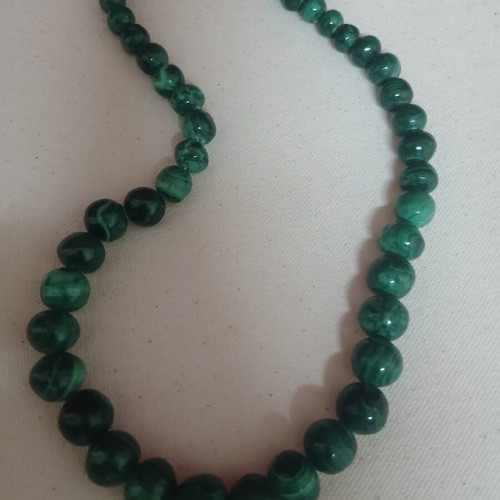 Vintage necklace with malachite semiprecious stones, like new