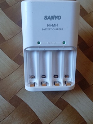 Sanyo Ni-MH φορτιστής μπαταριών σαν καινούργιο