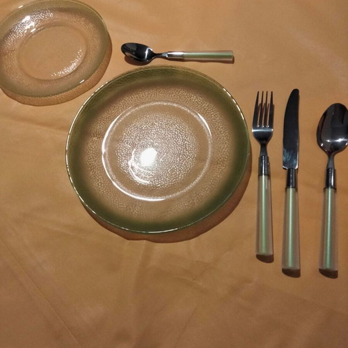 Tableware set with cutlery like new, yellow-green, 11 large and 11 medium plates