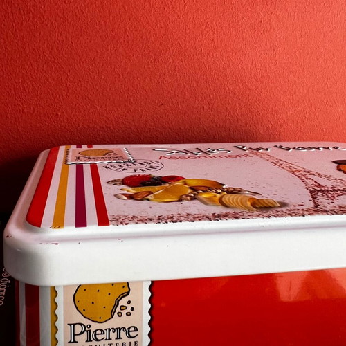 Two metal storage boxes like new, ideal for biscuits