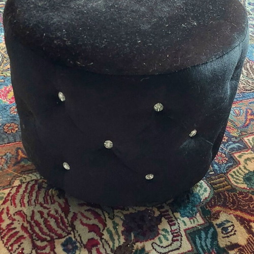 Recliner with stool like new, cherubs and Swarovski