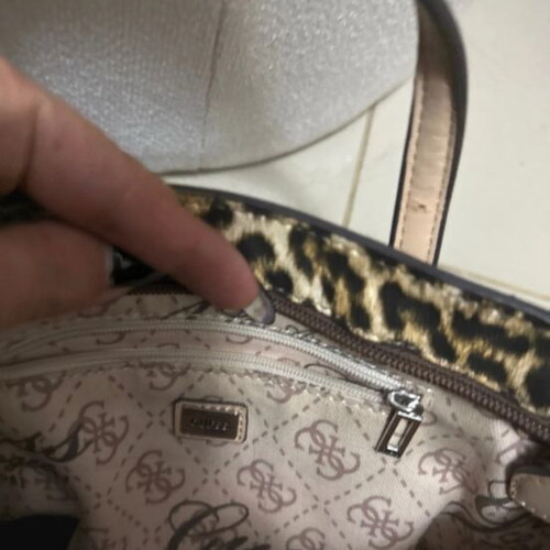 Guess leopard handbag like new, beige