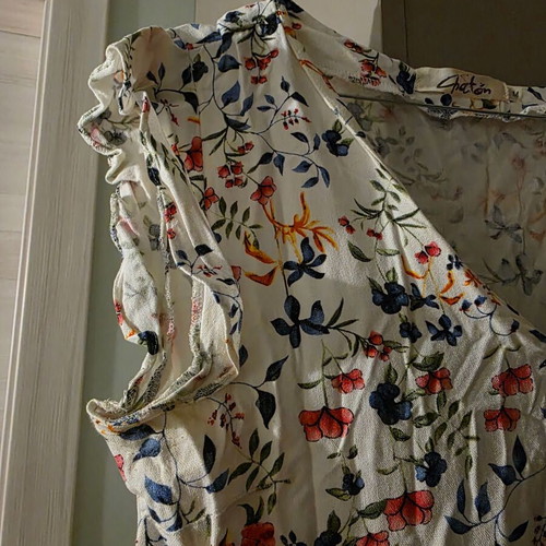 Short dress with flowers used, airy, size M, Chaton, white multicolor