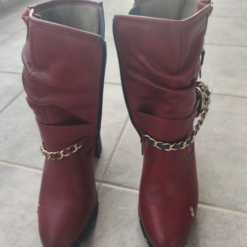 Mustang red leather ankle boots like new