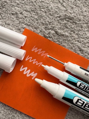 White markers new, set of 3, one thick and two thin