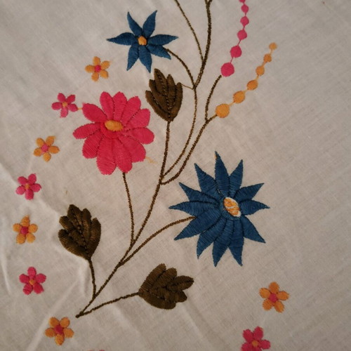 Tablecloth used 0.70x0.70 embroidered