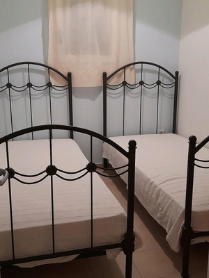 Metal beds with mattress and anatomical frame like new, set of 2