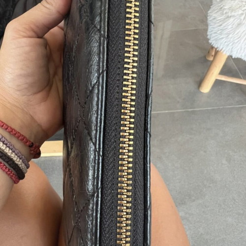 Axel wallet like new, large with 3D logo black and gold