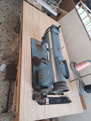 Singer sewing machine used, ideal for zippers and fine fabrics