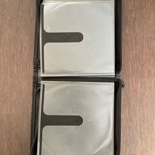 CD case for 24 discs like new, fabric with zipper