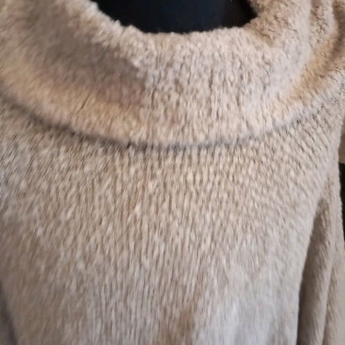 Wool poncho like new, beige, size L