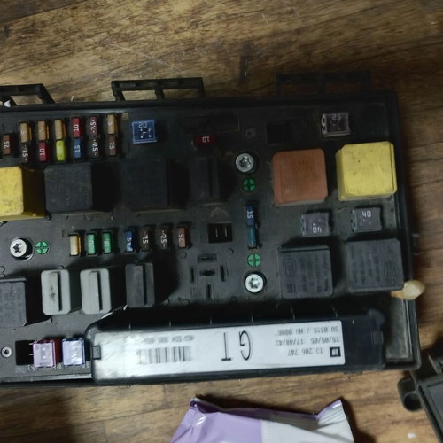 Opel fuse box Astra H, Zafira, 13206747 GT