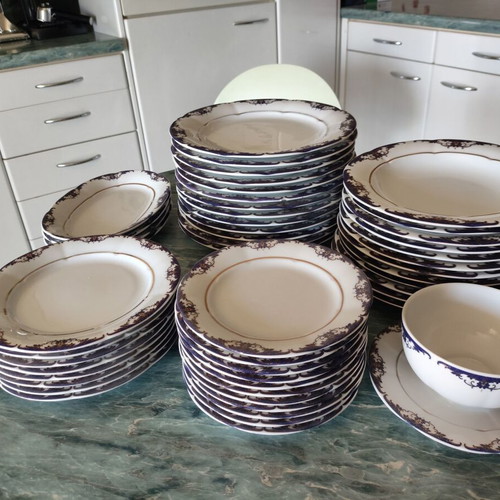 Mitterteich Bavaria porcelain dinnerware set, 48 pieces, cobalt blue and gold filigree