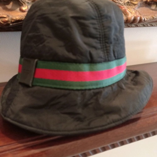 Gucci hat waterproof like new, size M