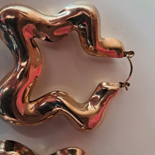 Metal earrings gold color like new, large and impressive