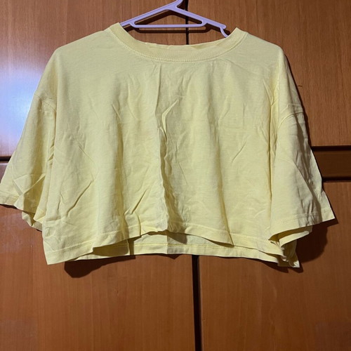 Terranova crop top size XS/S, pastel yellow, like new