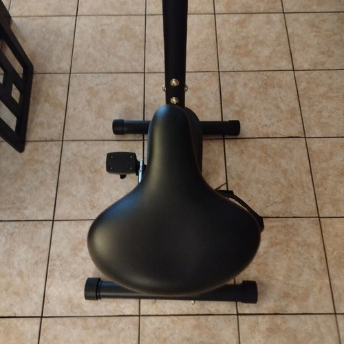 Exercise bike like new with magnetic resistance and heart rate sensors