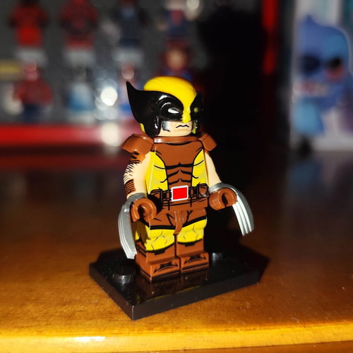 Wolverine Brown Suit figure like new with accessories