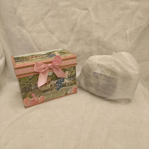 Porcelain mug with princess carriage and horse, new in box, 420ml