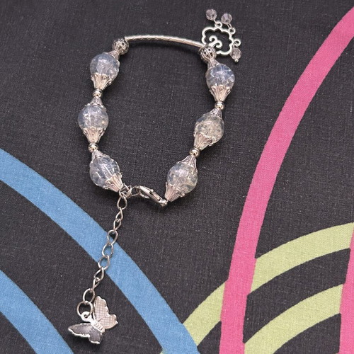 Women's jewelry set with 3 bracelets, 1 wearable bracelet and watch
