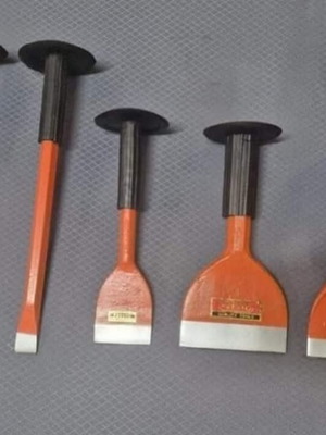 Set of 5 chisels and needle new with rubber handles
