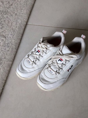 Αθλητικά γυναικεία Fila μεταχειρισμένα, άσπρα, μέγεθος 38