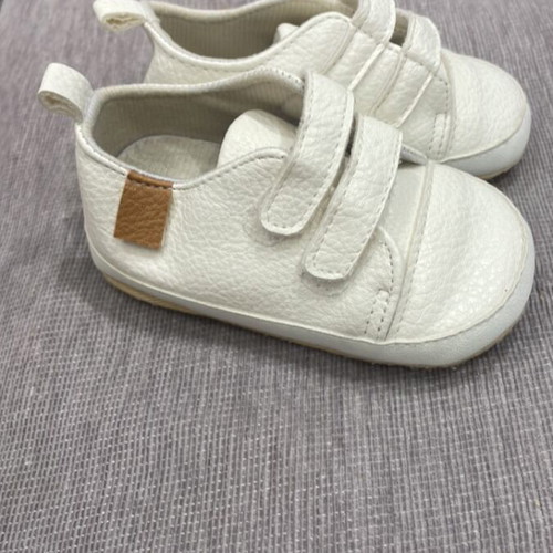 Baby shoes size 19 like new