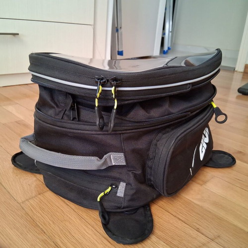 Givi tank bag, magnetic fuel tank bag 25 liters