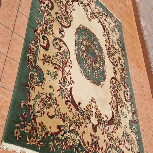 Large green rug 2.00×3.00 like new