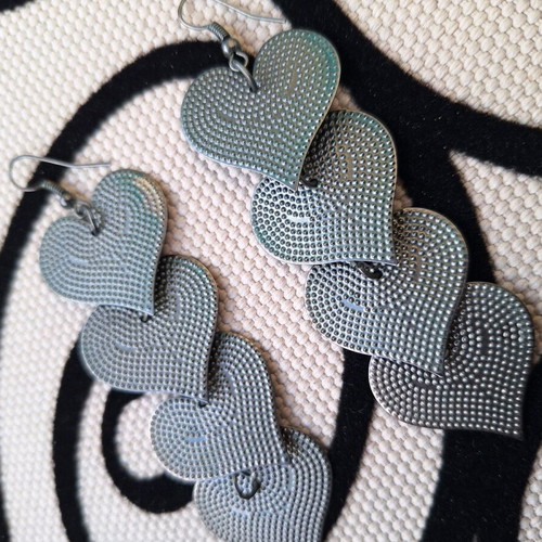 Metal heart earrings like new, gray