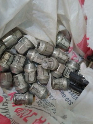 Toyota Carina E T19 genuine wheel nuts, 19 pcs, 1992–1994
