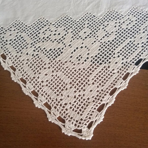 Handmade tablecloths with knitted lace, set of 2, like new