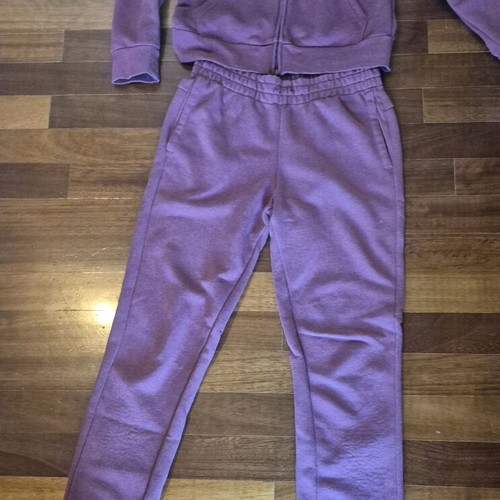 Adidas set medium used, missing drawstring on pants