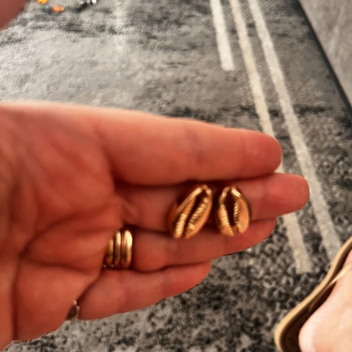 Shell earrings in stainless steel, new, gold color