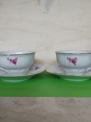 Set of 2 retro porcelain cups with saucers fine porcelain with gold rim like new