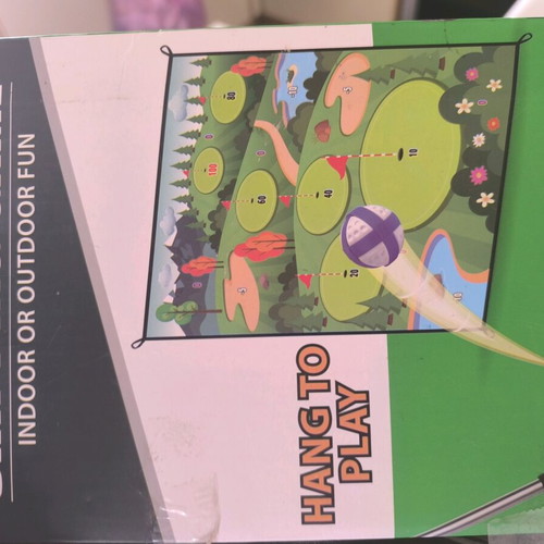 Children's golf like new with non-slip mat and clubs