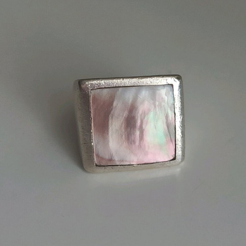 Silver 925 ring used with square multicolor mother of pearl shell
