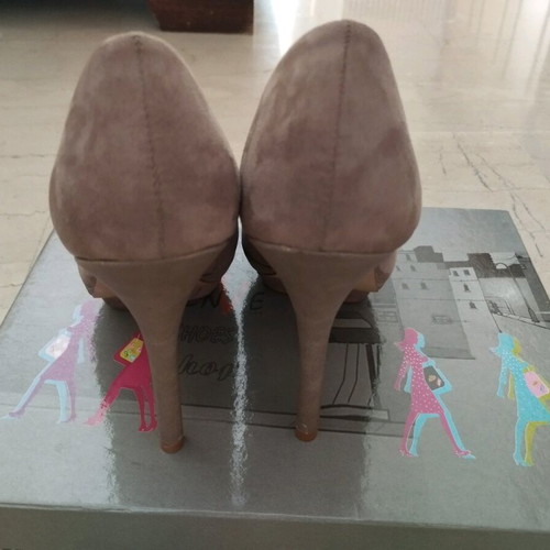 Stradivarius suede beige pumps like new