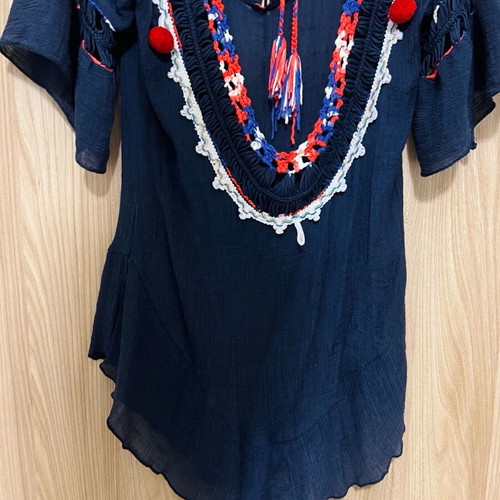 Short beach caftan like new, blue, one size with knitted embroidery