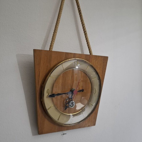 Mid-Century Modern wall clock like new with rope and wood
